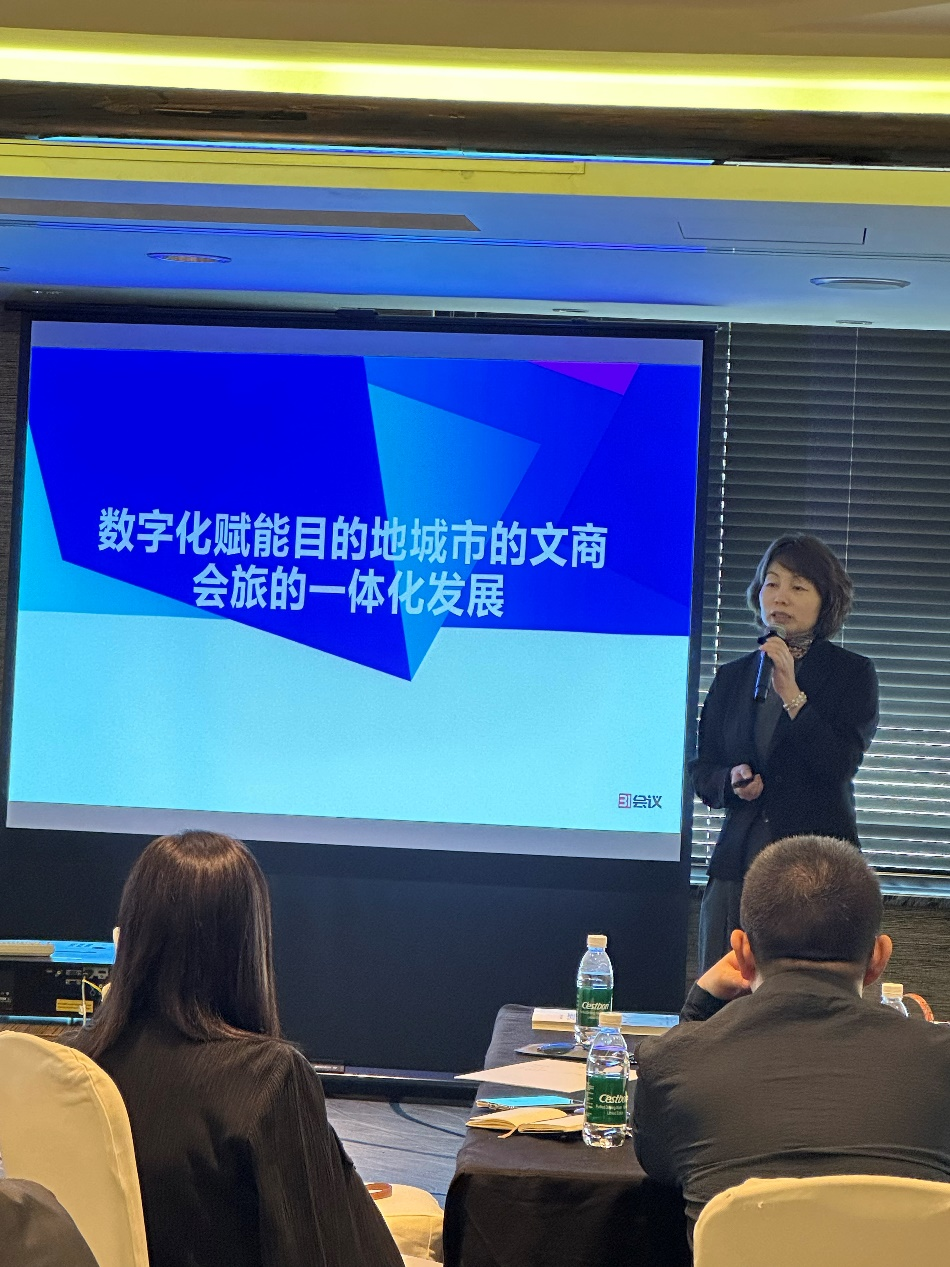 31会议创始人白桂香女士在培训会上做分享.png 31会议创始人白桂香女士在培训会上做分享.png